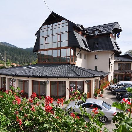 Hotel Cosmos Câmpulung Moldovenesc Exterior foto