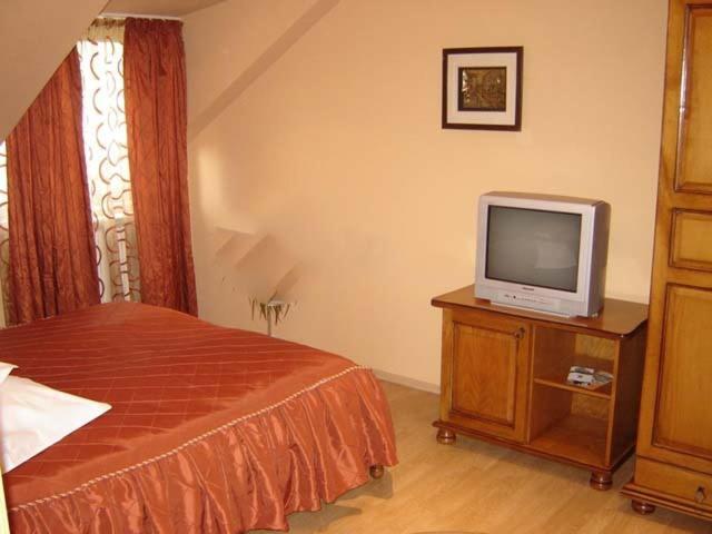 Hotel Cosmos Câmpulung Moldovenesc Habitación foto
