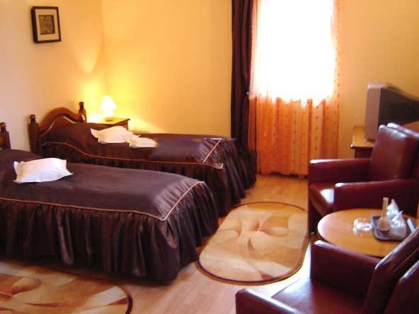 Hotel Cosmos Câmpulung Moldovenesc Habitación foto