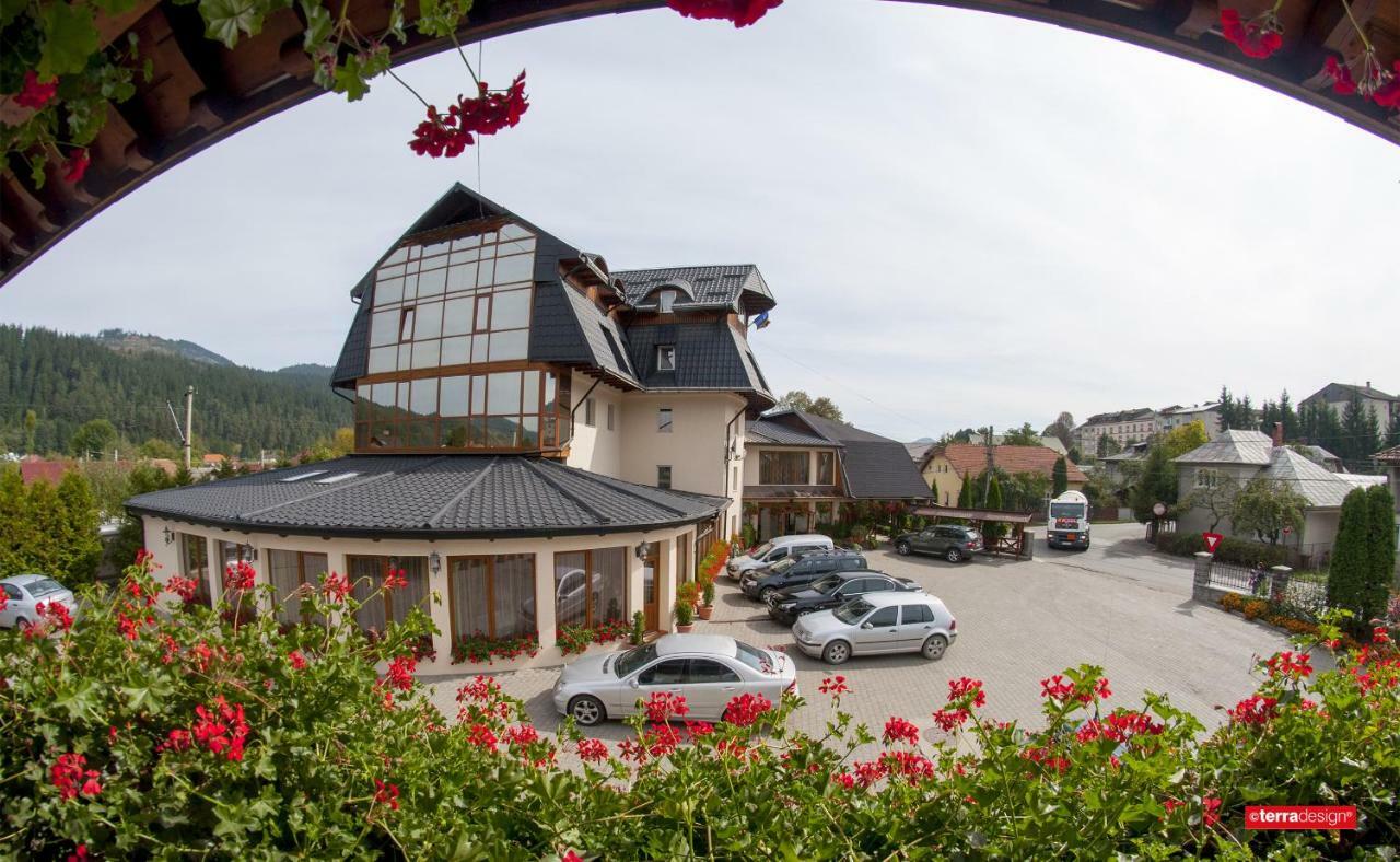 Hotel Cosmos Câmpulung Moldovenesc Exterior foto
